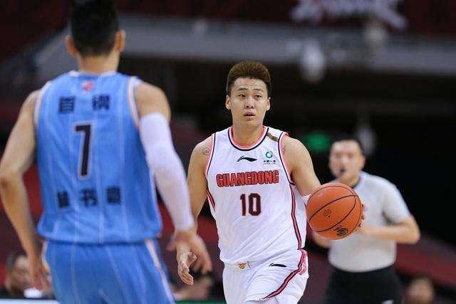 广东男篮|京粤三战13＋11＋14，广东核心难堪大任，杜峰是否该考虑王薪凯了？