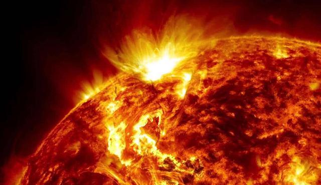 nasa|NASA捕捉到太阳附近的“巨型飞船”，比地球大10倍？这是怎么回事