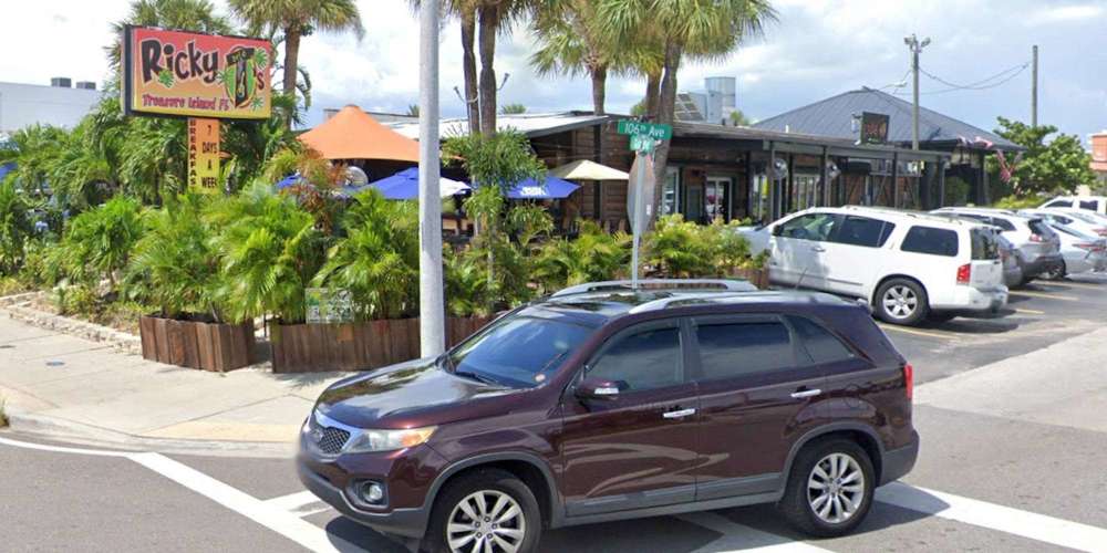 佛罗里达州|美国男子餐馆内向男孩吐口水，咒他染新冠，只因男孩不肯摘下口罩