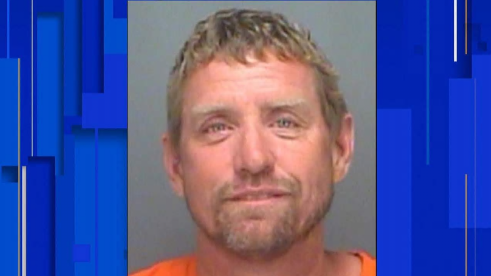 佛罗里达州|美国男子餐馆内向男孩吐口水，咒他染新冠，只因男孩不肯摘下口罩