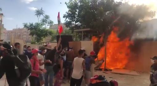 黎巴嫩_时政|黎巴嫩首都爆发大规模反政府示威，抗议者“接管”外交部