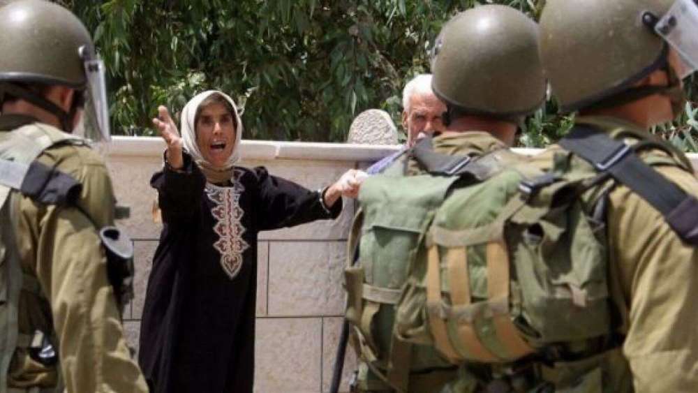 巴勒斯坦_社会|巴勒斯坦母亲给孩子喂奶时被以色列士兵打死，死前大喊“照顾好孩子”