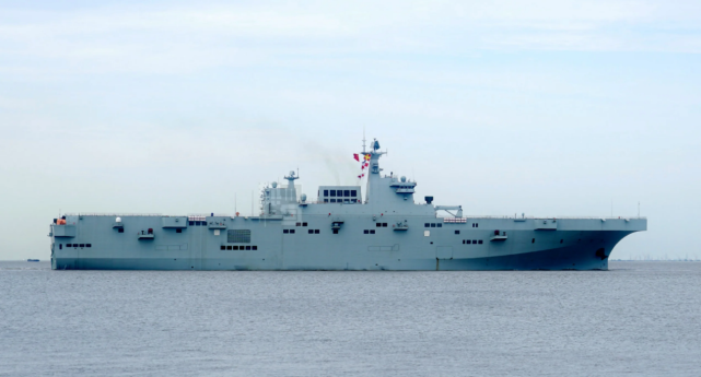 外媒关注中国两栖攻击舰首次海试:进度快得惊人