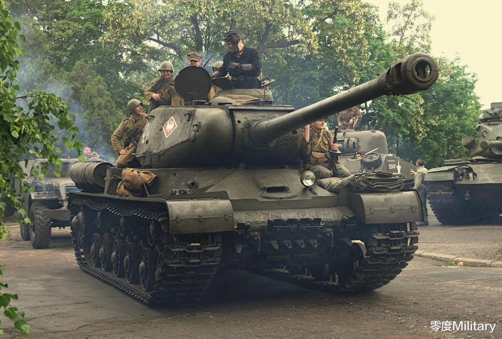 is-2还有一款变形车—isu-152.