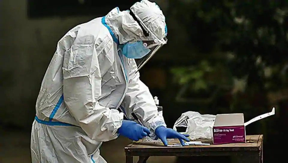 新冠肺炎|印度新冠肺炎男子负担不了每天过万的费用，试图跳楼后获医院退费