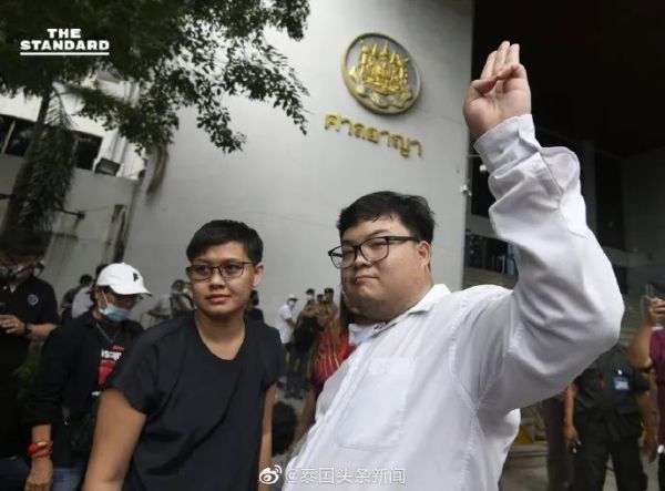 警察|面临多项罪名！泰国民众示威活动头领被警察“拖走”