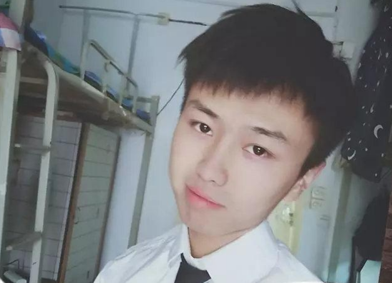 语文|90后小伙被称为“当代李白”，诗作成语文试卷题，他自己却答不来