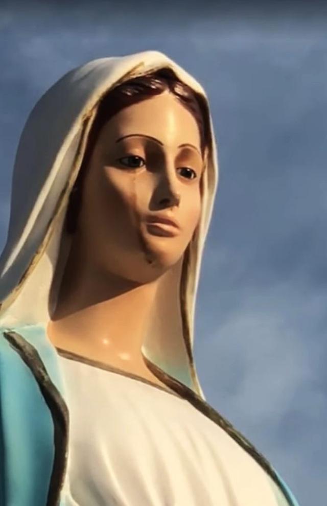 圣母玛利亚|意圣母玛利亚像流“血泪”，信徒蜂拥拍照，牧师辟谣：天太热了