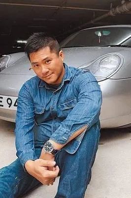 他爆红时郭富城做配,与邱淑贞高调恋爱,中年发福成油腻大叔无戏拍