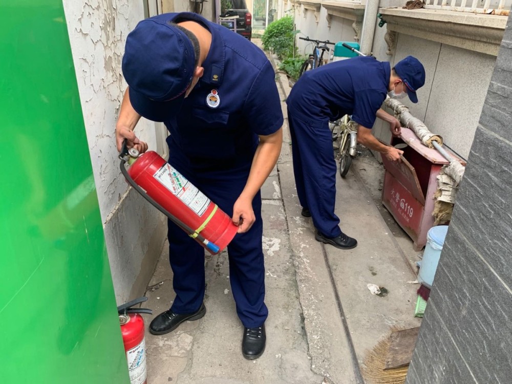 共用设施设备|楼道堆物也会罚！朝阳23个社区1天清可燃杂物3.3吨