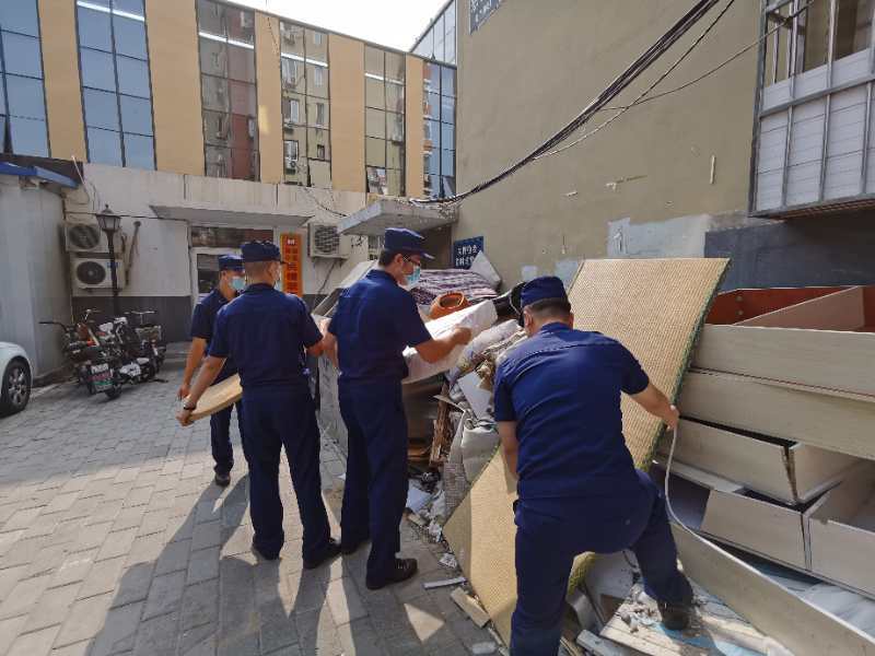 共用设施设备|楼道堆物也会罚！朝阳23个社区1天清可燃杂物3.3吨