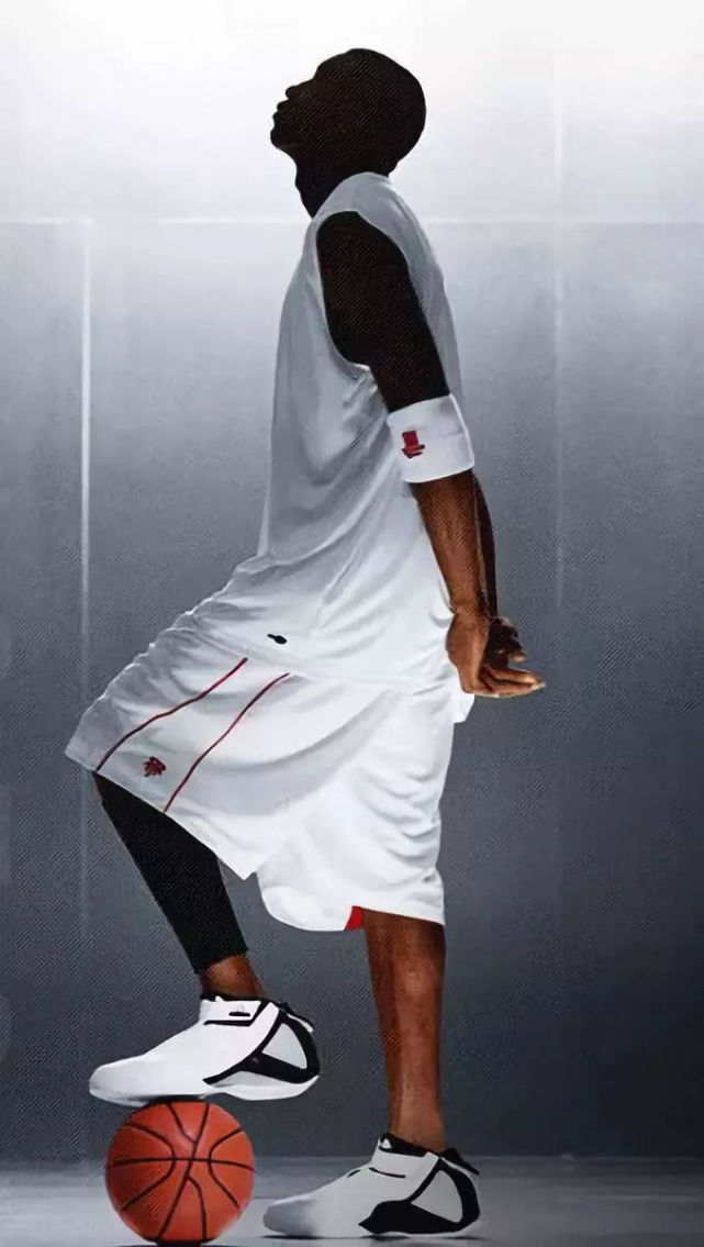 tmac4多少麦蜜期望复刻麦迪穿着麦迪4代战靴缔造了麦迪时刻