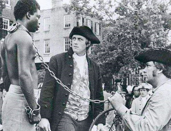 萨尔特杰-巴尔特曼|除黑奴贸易外，欧洲人在非洲的又一暴行，把黑人关笼子里供人参观