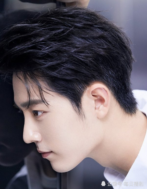 肖战|肖战开小灶广州站粉丝把户口本送给了肖战，让肖战留在广州当女婿