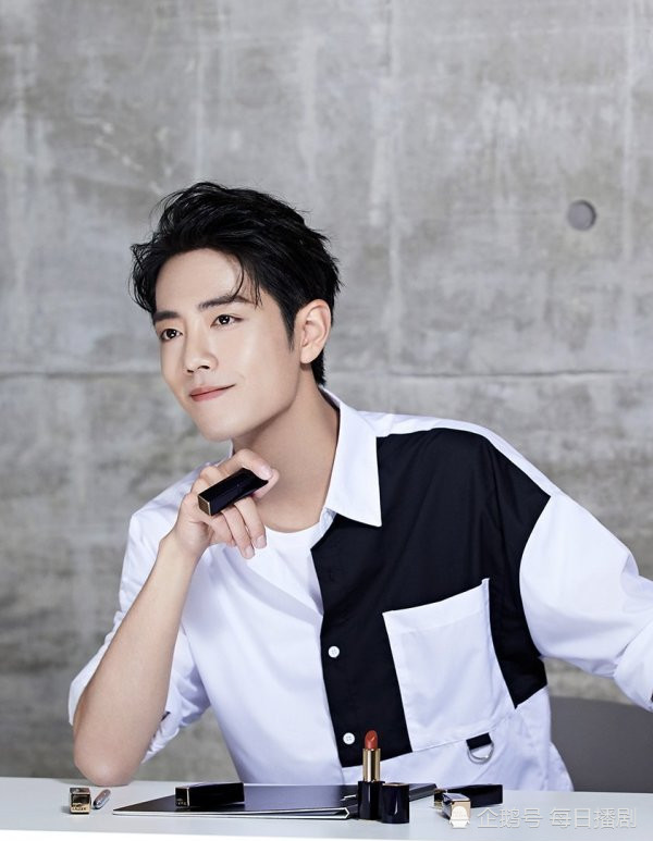 肖战|肖战开小灶广州站粉丝把户口本送给了肖战，让肖战留在广州当女婿