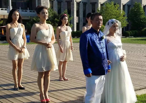 37岁"沈眉庄"斓曦 当红时低调嫁歌手,四岁儿子帅气可爱_腾讯新闻
