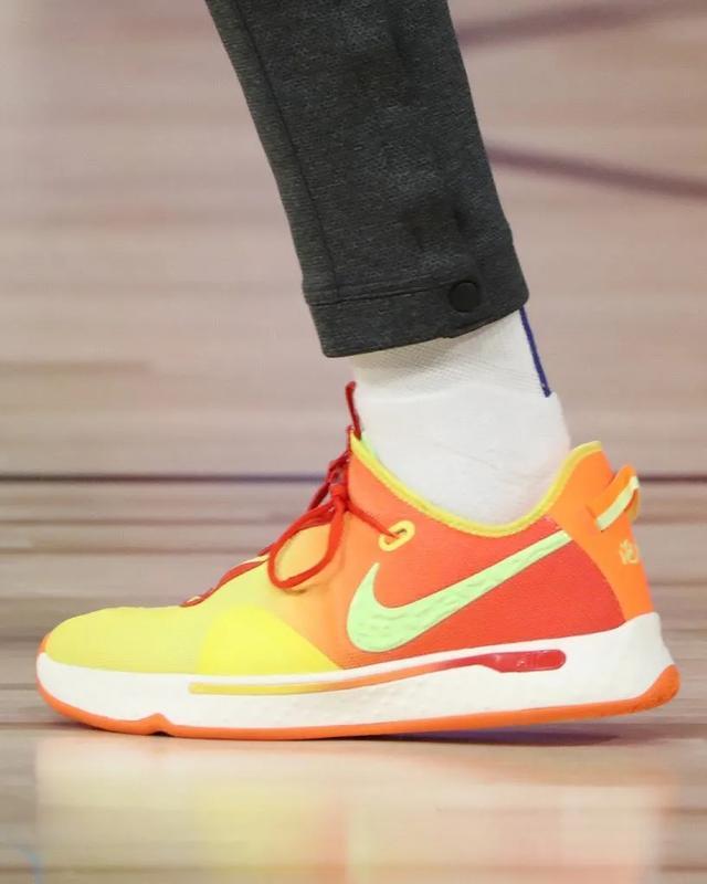 nba球员上脚:"泡椒"配色的pg4,科比5代发售日期确定!
