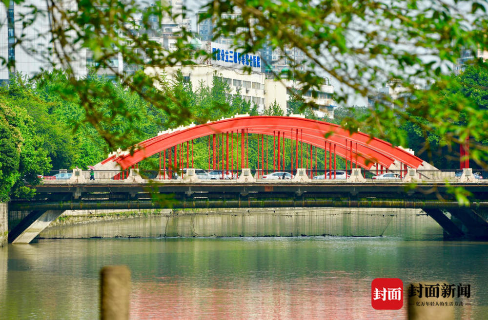 成都彩虹桥绯红