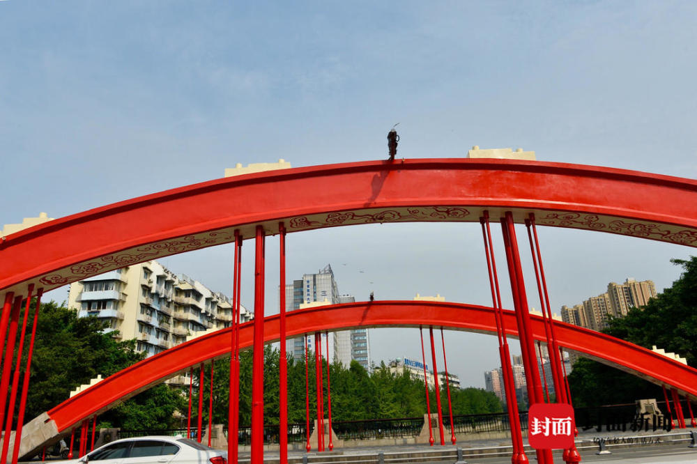 成都彩虹桥绯红