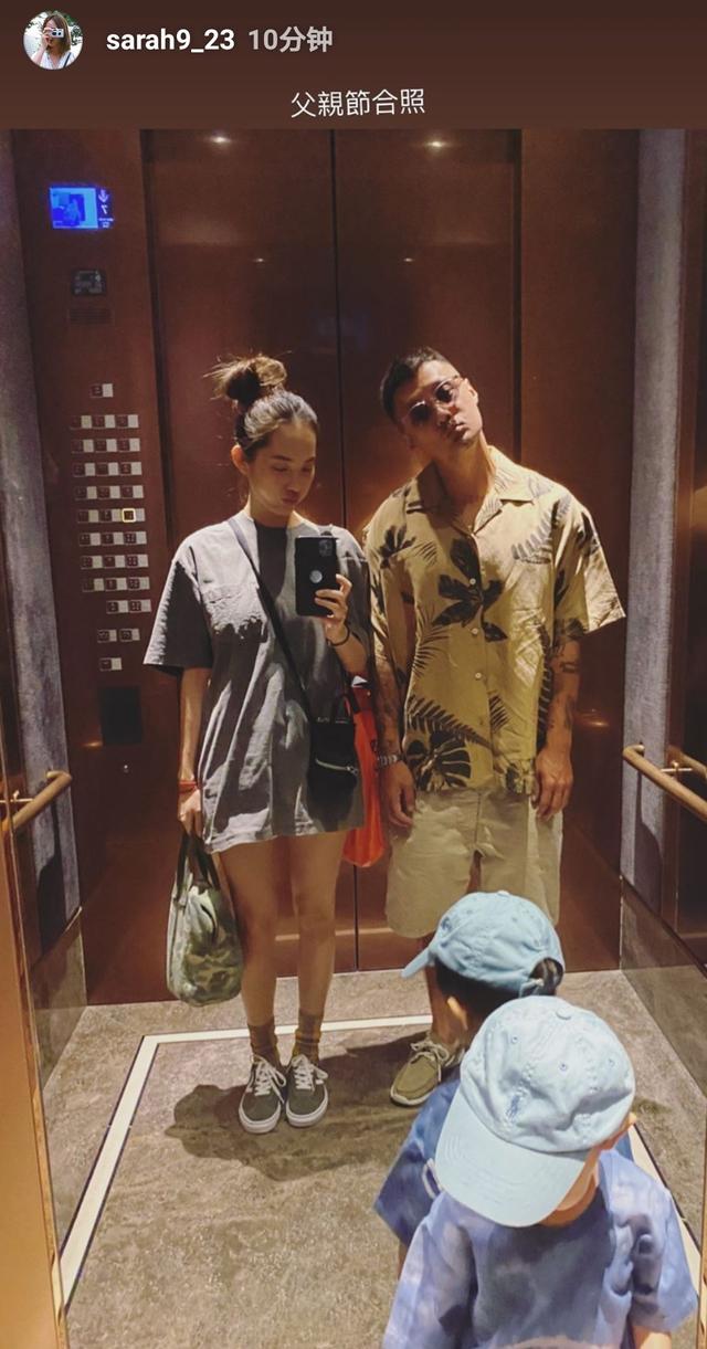 王棠云晒一家三口幸福同框余文乐胡子拉碴穿扮风格像中年老大爷