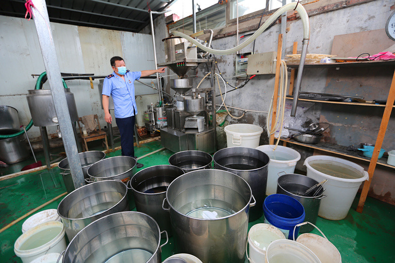 小汤山镇|小汤山出租房查出豆腐黑作坊，光黄豆扣了7吨半……