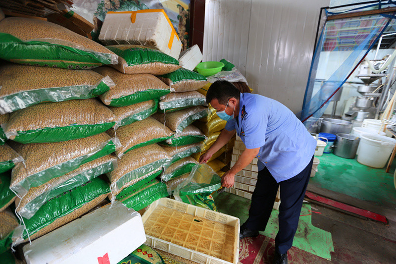 小汤山镇|小汤山出租房查出豆腐黑作坊，光黄豆扣了7吨半……