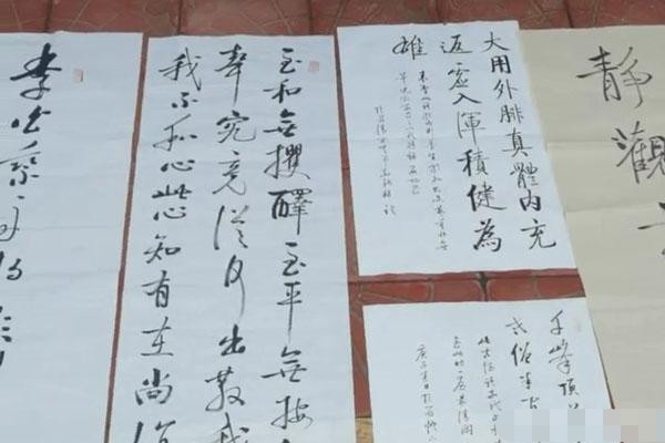启功体|街头“地摊书法”出售“启功体”作品，瘦硬坚挺，却无人问津