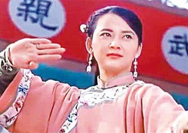 曾志伟|一代女神胡慧中参加曾志伟老婆的公祭活动！苍老的模样让人心疼