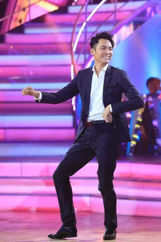 钟汉良|钟汉良街舞现场不服老，拼命三郎事业几度浮沉，曾和范晓萱传绯闻