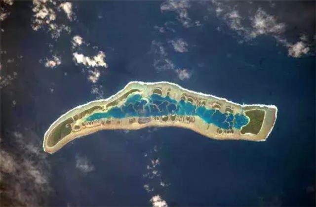 大使馆|中国外交官守护岛国三年，独自升旗、唱国歌，一个人撑起一座大使馆