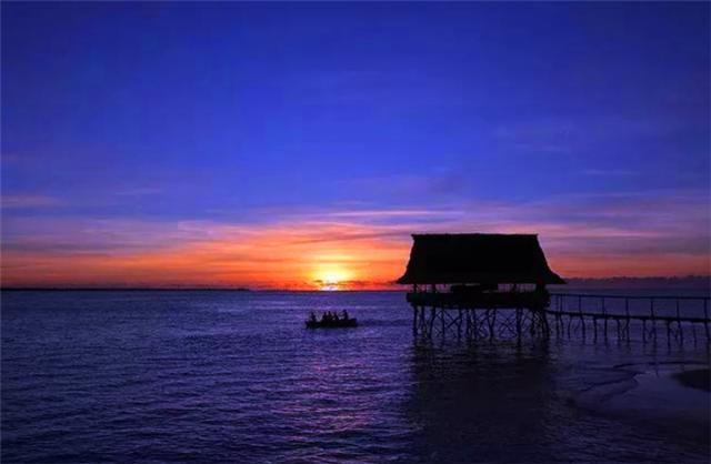 大使馆|中国外交官守护岛国三年，独自升旗、唱国歌，一个人撑起一座大使馆