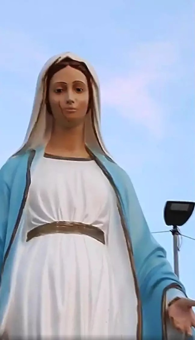 意大利圣母像显灵流"血"泪,博物馆雕像被游客坐断脚趾|博物馆|玛丽亚|