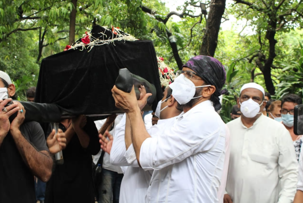 艾哈迈德·哈桑|印度男子被家人埋葬两天后，突然活着出现在家门口