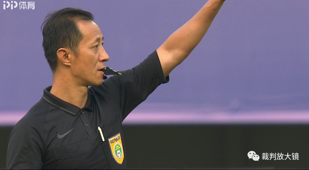 【比赛地点】大连人足球青训基地 裁判员:马力【北京】 第一助理裁判