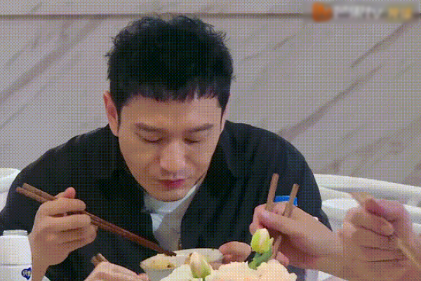 赵丽颖|中餐厅赵丽颖吃饭扒拉菜，被批不礼貌？网友：这锅节目组剪辑背！