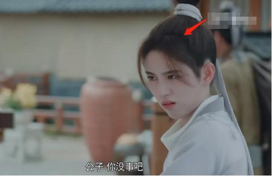 鞠婧祎|精致假人？鞠婧祎发际线画了两指宽，摆拍永远45度角露侧脸遮颧骨