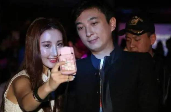 潘玮柏|潘玮柏要结婚？王思聪看热闹不嫌事大，“娱乐圈纪检委”名不虚传