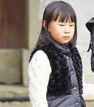 小沈阳|小沈阳13岁女儿晒照，穿露脐装秀好身材，最丑星二代完美逆袭