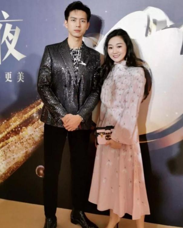 陈凯歌|百亿千金晒晚宴照，赌王小女儿和陈凯歌长子同框，就餐场所超豪华