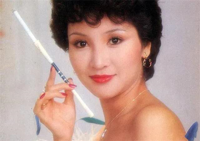 张柏芝|她是张柏芝的婆婆，28岁嫁渣男，初婚生巨星，49岁再嫁良人