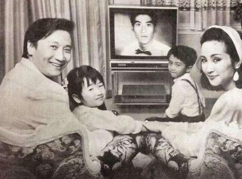 张柏芝|她是张柏芝的婆婆，28岁嫁渣男，初婚生巨星，49岁再嫁良人