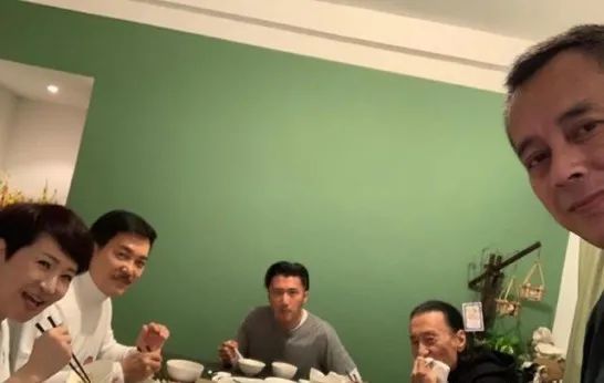 张柏芝|她是张柏芝的婆婆，28岁嫁渣男，初婚生巨星，49岁再嫁良人