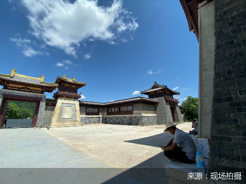 横店镇|直击横店开工：百余剧组进驻，移动厕所都靠抢