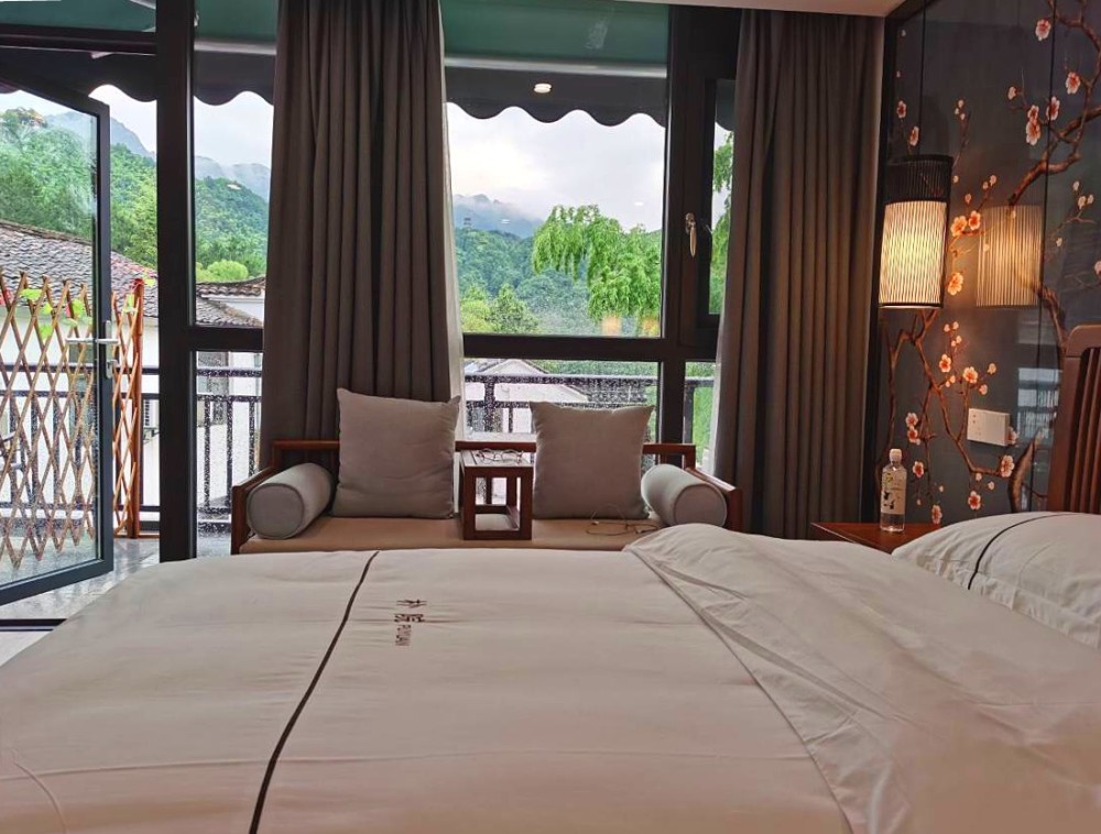 九华山景区的住宿地点和档次各有三种选择经济实惠有窍门