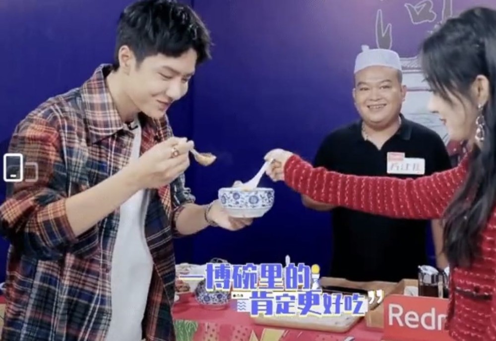 赵丽颖|赵丽颖扒拉菜被骂，张亮维护她上热搜，百万大粉：一场闹剧