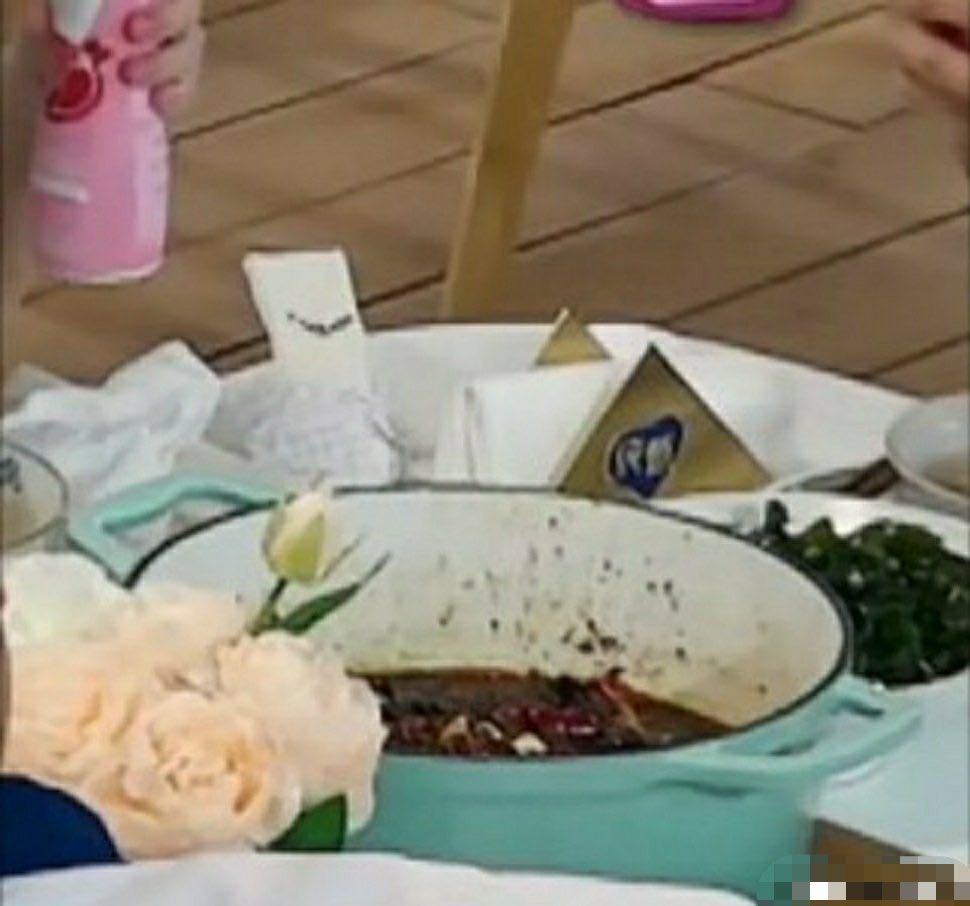 赵丽颖|赵丽颖扒拉菜被骂，张亮维护她上热搜，百万大粉：一场闹剧