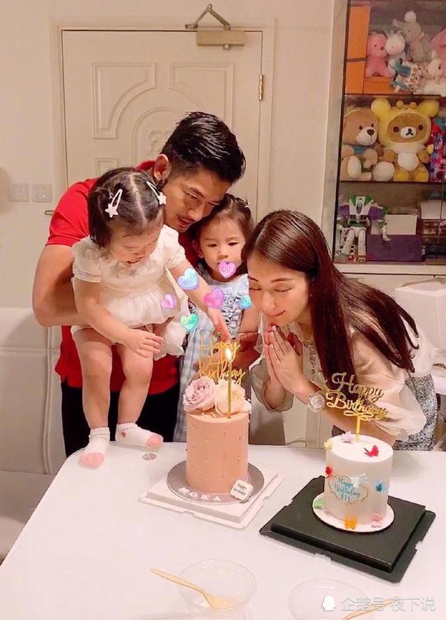 郭富城|郭富城33岁现任妻子与39岁前任，仅有6岁之差，一个少女一个女王