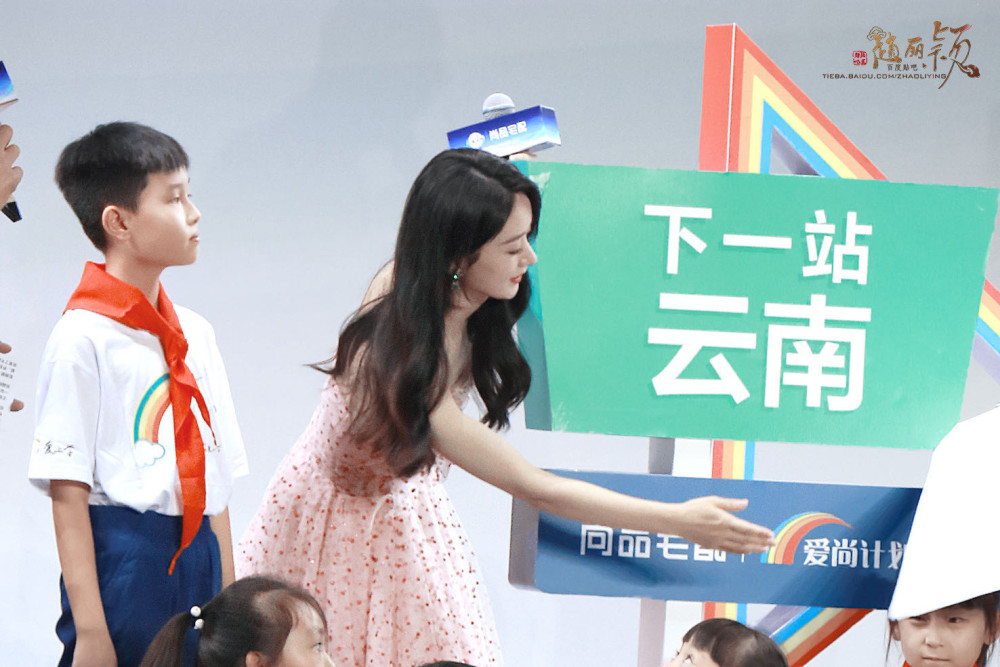 赵丽颖|赵丽颖扒拉菜被骂，张亮维护她上热搜，百万大粉：一场闹剧