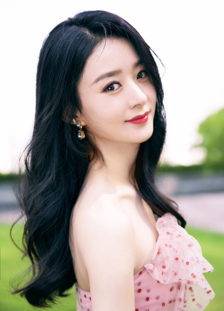 赵丽颖|赵丽颖黑红体质难改，继喝水被黑后吃饭又被黑，张亮也忍不住解释