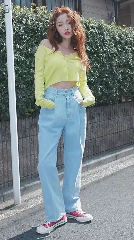 2020年这4条"渣女裤"正流行,比阔腿裤显腿长,比直筒裤舒适!